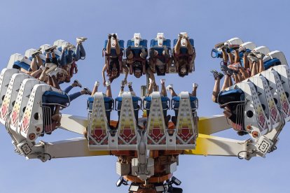 Las atracciones ya hacen las delicias de sus usarios en el real de la feria de Valladolid. PABLO REQUEJO / PHOTOGENIC