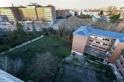 Vista desde el aire del antiguo colegio El Salvador donde se ubicará para el futuro Campus Judicial.-J.M. LOSTAU