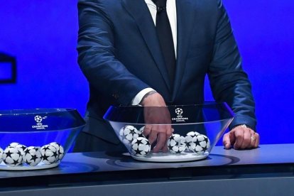 Imagen del sorteo de Champions 2019, ayer 29 de agosto.-EFE