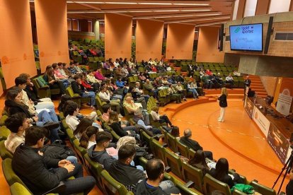 Facultad de Económicas en una de las ponencias.