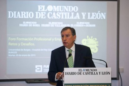 El consejero de Educación, Juan José Mateos, durante su intervención en el Foro Formación Profesional Dual, organizado por EL MUNDO DIARIO DE CASTILLA Y LEÓN en Burgos-Santi Otero