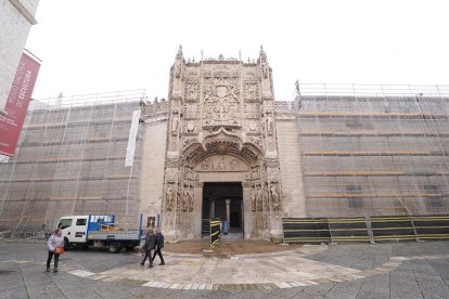 Una imagen de la fachada del Colegio de San Gregorio, esta mañana. | PHOTOGENIC