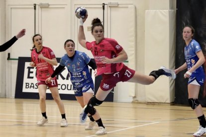 Elena Cuadrado fue todo un punzón para el Aula en la primera mitad con cinco goles pero tras el descanso desapareció.-LOF