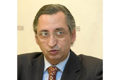 Juan Carlos de Margarida, presidente-decano del Colegio de Economistas de Valladoild-P. REQUEJO