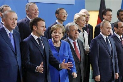 Foto de familia de los asistentes a la cumbre.-