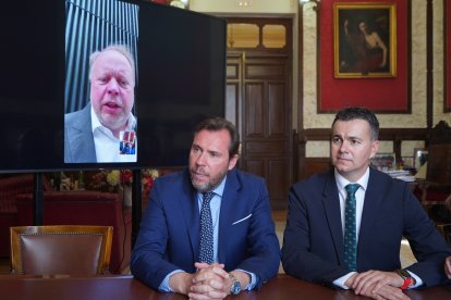 El alcalde de Valladolid, Óscar Puente, y el ministro de Industria, Héctor Gómez, mantienen una reunión con Andy Palmer. AYUNTAMIENTO VALLADOLID