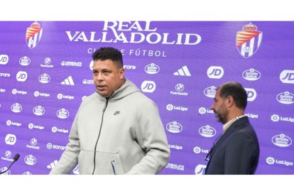 Ronaldo Nazario en su comparecencia anual ante los medios de comunicación tras el descenso del Real Valladolid. / J. M. LOSTAU