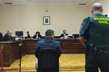 El acusado, Alejandro G.E, alias 'Rine', sentado durante el juicio que ha quedado visto para sentencia este jueves en la Audiencia de Valladolid. -EP