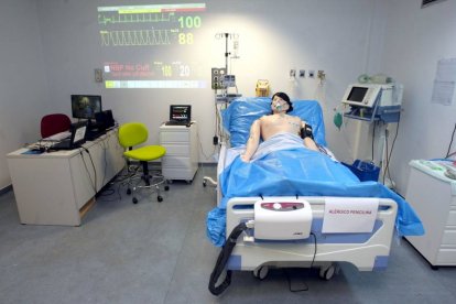 Sala de críticos del nuevo aula de simulación de la Facultad de Enfermería-Ical