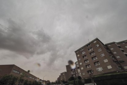 Tormenta sobre Valladolid desde Parquesol.- PHOTOGENIC