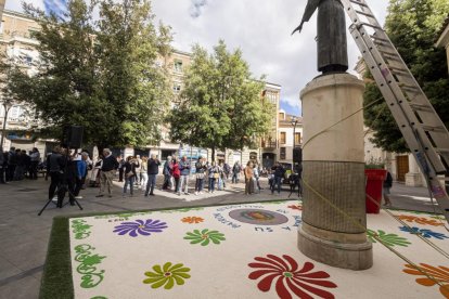 Ofrenda floral en San Pedro Regalado. -PHOTOGENIC