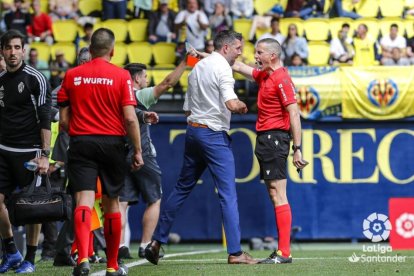 Expulsión de Paulo Pezzolano ante el Villarreal. / LA LIGA