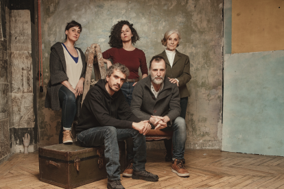 Patricia Estremera, María San Miguel y Aurora Herrero junto a Pablo Rodríguez y Alfonso Estremera. | LUIS GASPAR