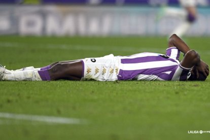 Imagen de impotencia del delantero del Real Valladolid, Sylla./ LALIGA