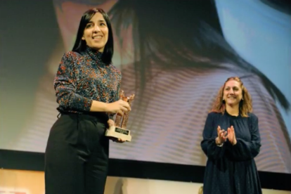 Alauda Ruiz de Azúa recibe el premio en SECIME. / ICAL