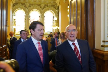 Alfonso Fernández Mañueco y Jesús Julio Carnero, en la nueva constitución de la nueva Corporación municipal en Valladolid.