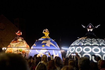 'Muñecas gigantes y tamborileros'.- CULTURA VALLADOLID