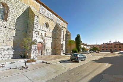 Costado de la iglesia y, al fondo, Plaza Mayor de San Martín de Valvení.-GGL SW