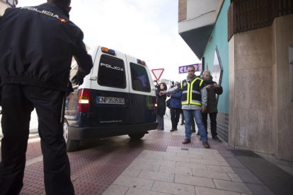 Registro en la casa de los jugadores de la Arandina acusados de delito sexual-RICARDO ORDÓÑEZ / ICAL