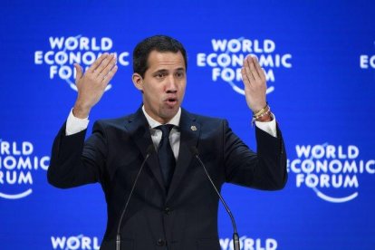 El presidente de la Asamblea Nacional de Venuezuela, Juan Guaidó, durante el Foro Económico Mundial.-FABRICE COFFRINI  (AFP)