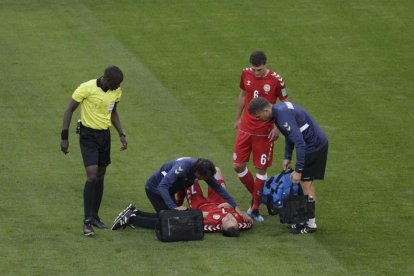 William Kvist, tras caer lesionado.-/ GREGORIO BORGIA (AP)