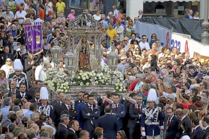 procesión de la Patrona desde la Catedral a la Iglesia de San Lorenzo