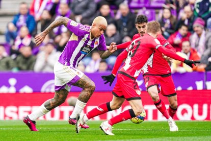 Kenedy, en una acción del último partido del Real Valladolid ante el rayo. / IÑAKI SOLA / RVCF