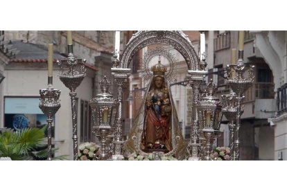 Procesión y misa en Valladolid en honor a la Virgen de San Lorenzo. Photogenic