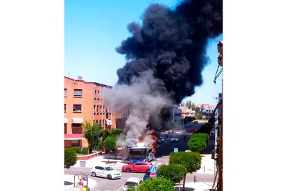 Imagen del incendio en Covaresa .-ICAL