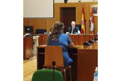 La ex edil de Bobadilla, en la Audiencia de Valladolid, imagen de archivo. - EUROPA PRESS