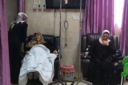 Dos mujeres de Gaza enfermas de cáncer reciben tratamiento.-'CONDENADAS EN GAZA'