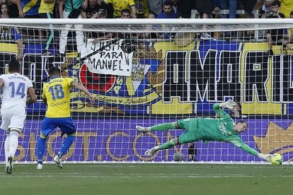 Lunin-para-penalti-a-Negredo.