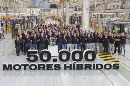 Los empleados de la Factoría de Motores de Valladolid celebran la producción del motor híbrido 50.000 .-HORSE