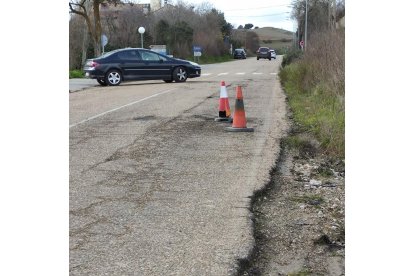 Bache en la carretera a la entrada de Simancas. -LEONARDO DE LA FUENTE