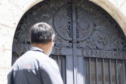 Escudo franquista en la calle Angustias de Valladolid. - PHOTOGENIC