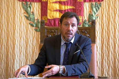 Óscar Puente, en el salón de recepciones del Ayuntamiento. | E.M.