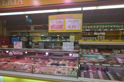 Imagen de carne de conejo en un supermercado de Alimerka. E.M.