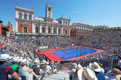 Partido del World Padel Tour en la Plaza Mayor.