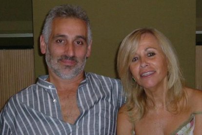 Joan y Carme, marido y mujer, asesino y víctima, poco antes del crimen.-