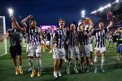 Celebración del ascenso en Zorrilla. / LOSTAU