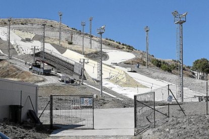 Obras en Meseta Ski, imagen de archivo.