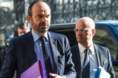 Philippe (izquierda) y el ministro francés de Educación Nacional, Jean Michel Blanquer, a su llegada a la presentación del plan de la prevención de la radicalización, en Lille.-/ AFP / PHILIPPE HUGUEN