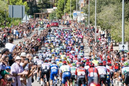 El pelotón durante la sexta etapa de La Vuelta. / LV - CXCICLING