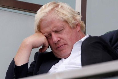 Boris Johnson, el sábado durante un partido de críquet entre India e Inglaterra.-AFP / IAN KINGTON