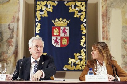 El director general de Innovación, Luis Domingo, y la consejera de Educación, Rocío Lucas.-ICAL