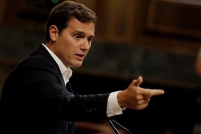 El líder de Ciudadanos, Albert Rivera, este miércoles en el pleno del Congreso.-JOSÉ LUIS ROCA