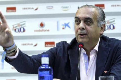 El presidente de la Federación Española de Baloncesto (FEB), José Luis Sáez, durante la rueda de prensa convocada para analizar la eliminación de España en los cuartos de final de la Copa del Mundo.-Foto: EFE / ÁNGEL DÍAZ