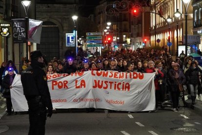 Cerca de 300 personas protestaron contra la sentencia de la ‘Manada de Manresa’.-M.Á. SANTOS/ PHOTOGENIC