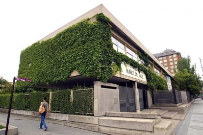 Exterior del instituto Núñez de Arce de Valladolid.-ICAL