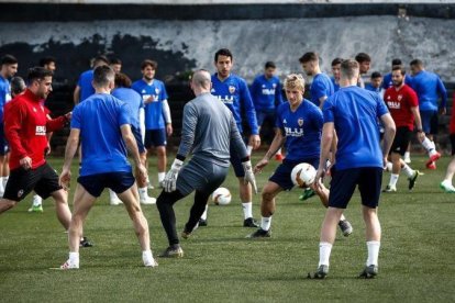 El entrenamiento del Valencia en Londres, en víspera del duelo con el Arsenal.-EL PERIÓDICO